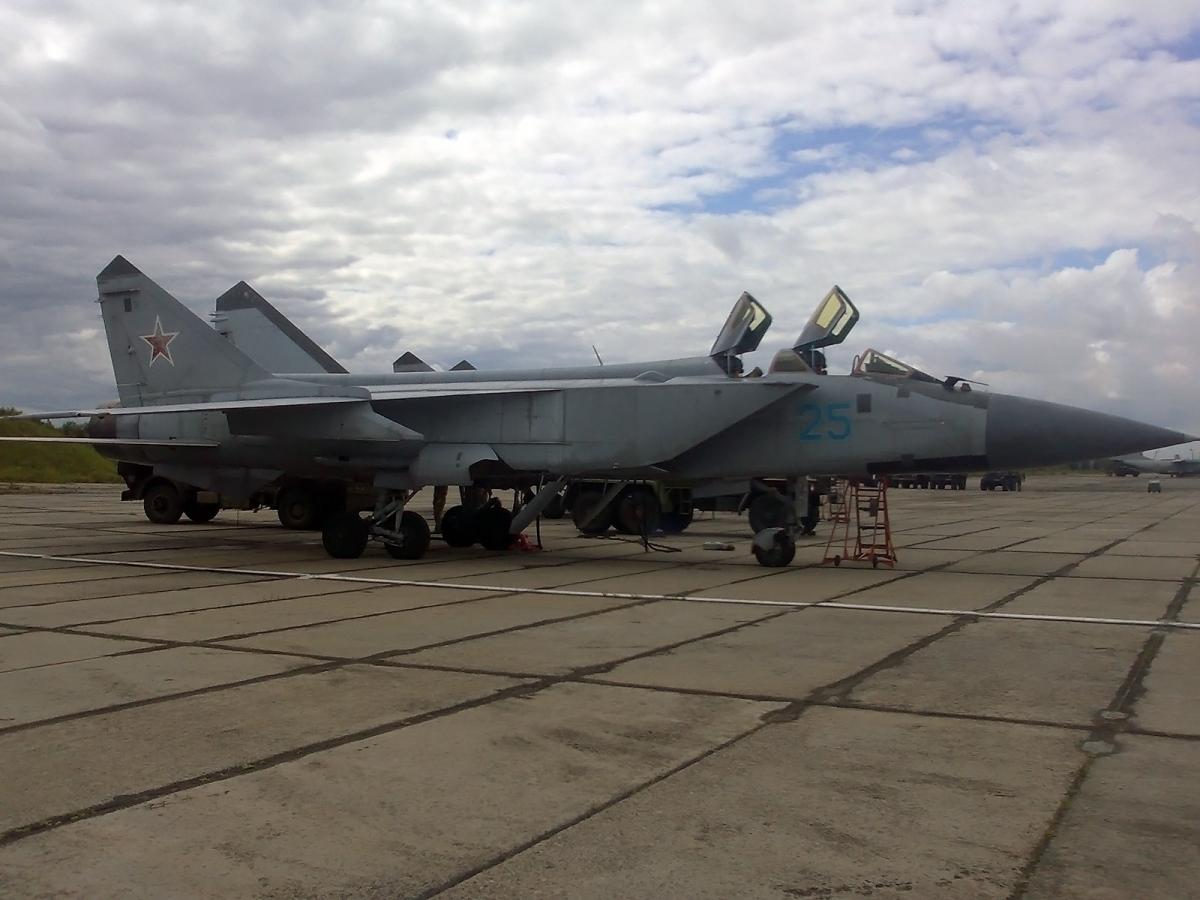 Под прицелом российские МиГ-31: Forbes сообщил детали удара по аэродрому “Бельбек”
